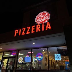 Mama Maxie's Pizzeria - Mama Maxie's front door