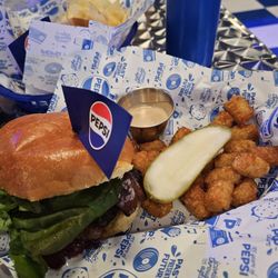 Pepsi 125 Diner - Burger with tots