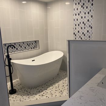 Quality 1st Renovations - a bathtub in a bathroom - Flooring Near Me - Navarre, Florida Quality 1st Renovations - a bathtub in a bathroom - Flooring Near Me - Navarre, Florida