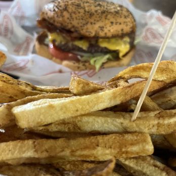Chester's Hamburgers - Great Cheeseburger - Burgers Near Me - Universal City, Texas