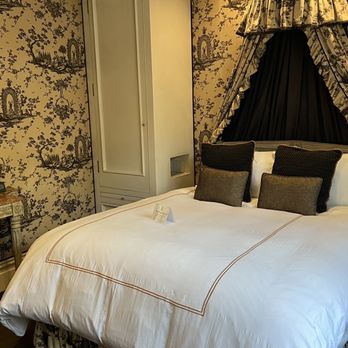 Inn At Depot Hill - Bedroom in the Paris room - Bed & Breakfast Near Me - Capitola, California