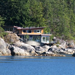 Pointhouse Suites on Sargeant Bay - The Pointhouse from from the water