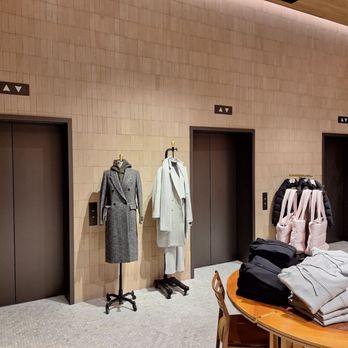 Aritzia - Women's Clothing Near Me - Chicago, Illinois