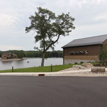 Daylene's Supper Club - Parking lot and restaurant exterior on the lakeside - Bars Near Me - Wisconsin Dells, Wisconsin