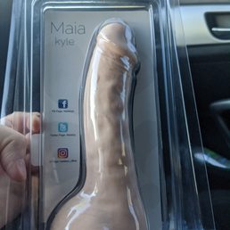 Suction cup dong called the Kyle. Feels realistic.