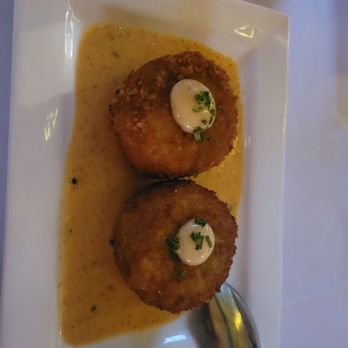 Roy's Waikiki - Crab cakes - Hawaiian Near Me - Honolulu, Hawaii Roy's Waikiki - Crab cakes - Hawaiian Near Me - Honolulu, Hawaii