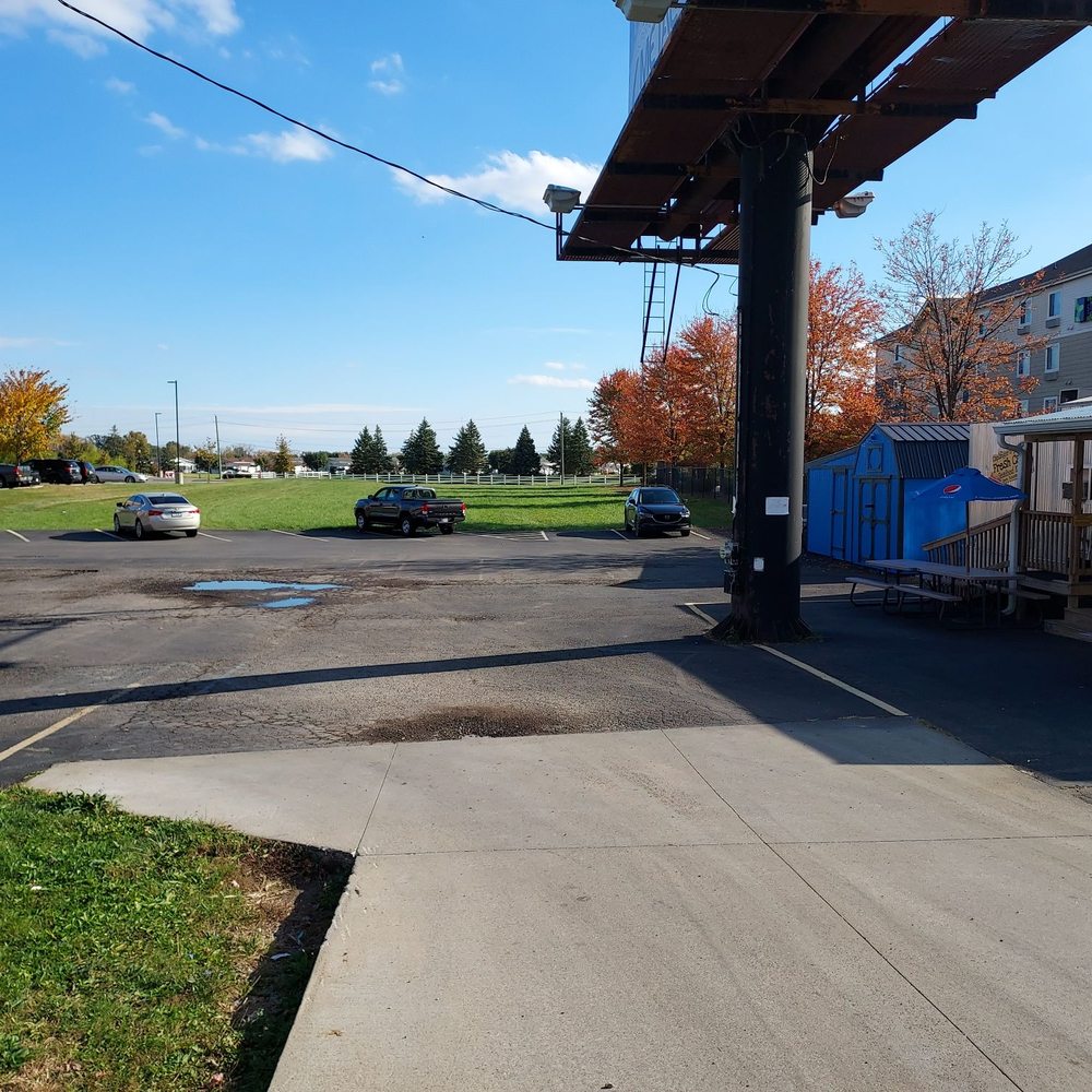 Caplinger's Fresh Catch Seafood Kitchen - Parking lot - Seafood Near Me - Indianapolis, Indiana