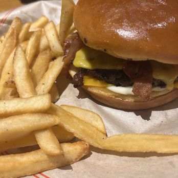 Chili's - Bacon Cheeseburger - American Near Me - Thousand Oaks, California Chili's - Bacon Cheeseburger - American Near Me - Thousand Oaks, California
