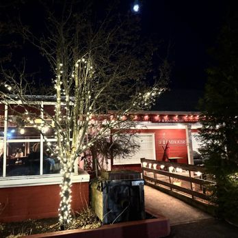 Farmhouse Restaurant - Farmhouse entrance - American Near Me - Newtown, Connecticut