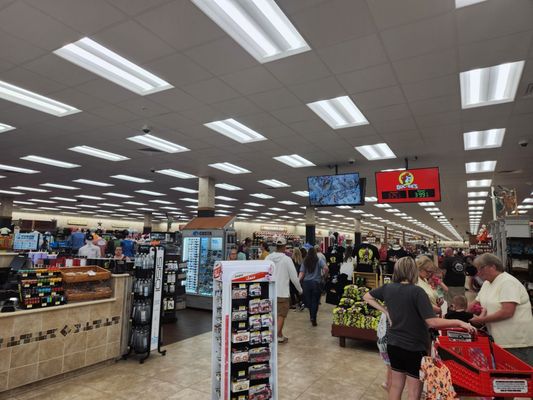 BUC EE’S - Updated December 2025 - 467 Photos & 183 Reviews - 2328 ...