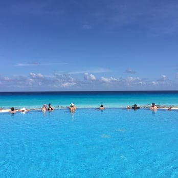 Live Aqua Resort - Infinity pool overlooking the ocean - Resorts Near Me - Cancún, ROO