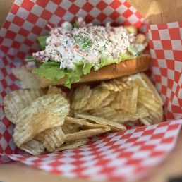 SIGNATURE LOBSTER ROLL Atlantic lobster | mayo | celery | brioche bun $24.99 CA