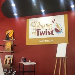 Love that there was a stage where the artist worked.