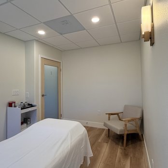 T-Quan Acupuncture - Treatment room - Acupuncture Near Me - Fountain Valley, California T-Quan Acupuncture - Treatment room - Acupuncture Near Me - Fountain Valley, California
