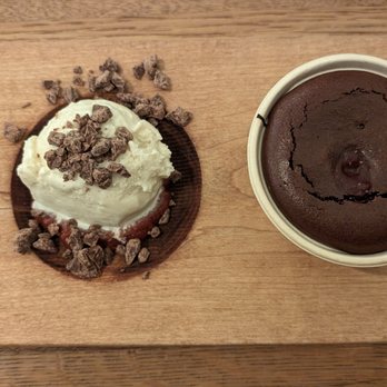 Hot Cakes - Ballard - Strawberry Molten Cake (Gluten free) - Desserts Near Me - Seattle, Washington Hot Cakes - Ballard - Strawberry Molten Cake (Gluten free) - Desserts Near Me - Seattle, Washington