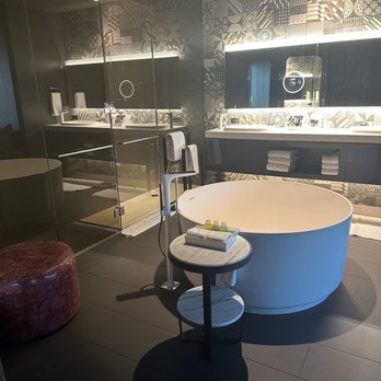 W Philadelphia - Fantastic suite full bathroom - Hotels Near Me - Philadelphia, Pennsylvania