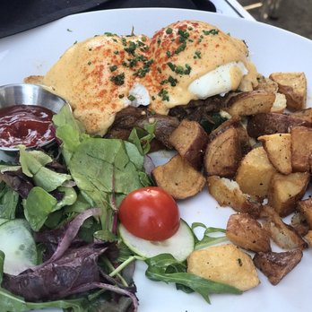 La Belle Vie Kitchen - Oxtail Toast Benedict - French Near Me - Suwanee, Georgia La Belle Vie Kitchen - Oxtail Toast Benedict - French Near Me - Suwanee, Georgia