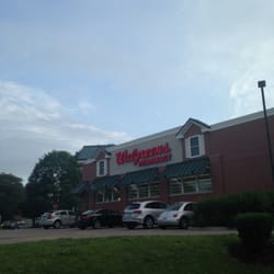 Walgreens - Franklin Walgreens -- 160 East Central Street / Route 140, Franklin                 Side Exterior