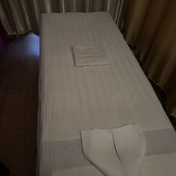 Happy Foot Massage - Nice clean room - Massage Near Me - Compton, California