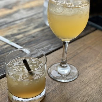 Lucille's - El matron pasion and peach sangria - New American Near Me - Houston, Texas