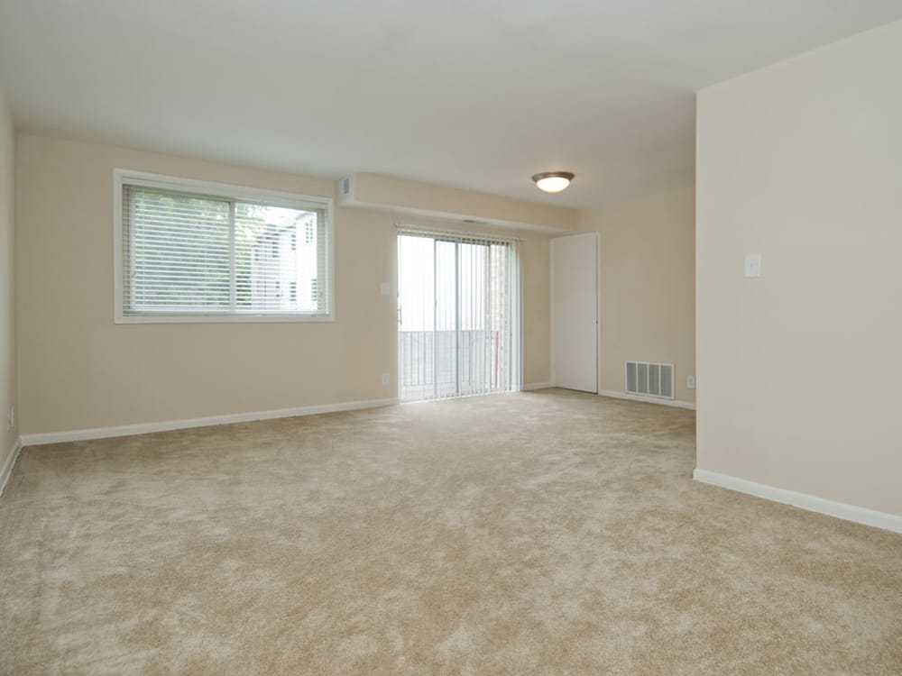 HILLTOP APARTMENTS Updated September 2024 908 Eastern Ave NE