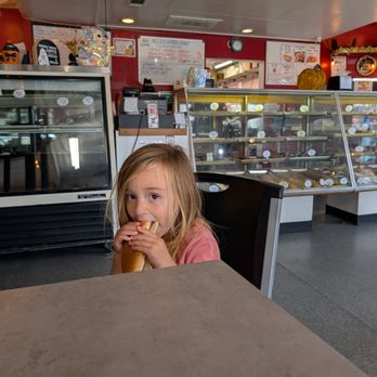 Sun-N-Buns Bakery & Espresso Bar - Pastry case and seating - Bakeries Near Me - Morro Bay, California Sun-N-Buns Bakery & Espresso Bar - Pastry case and seating - Bakeries Near Me - Morro Bay, California