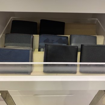 Tumi Luggage store - Wallets. - Luggage Near Me - Atlanta, Georgia