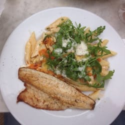 't Groote Huys - Pasta met zeebaars en rode pesto