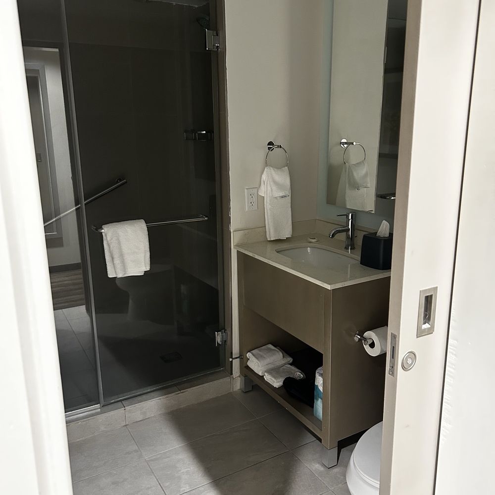 Hyatt House Davis - Bathroom - Hotels Near Me - Davis, California Hyatt House Davis - Bathroom - Hotels Near Me - Davis, California