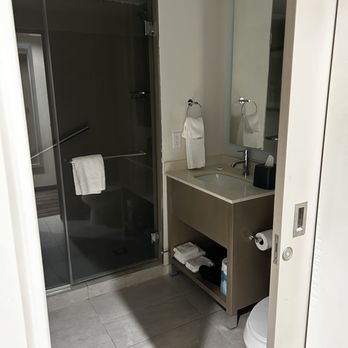 Hyatt House Davis - Bathroom - Hotels Near Me - Davis, California