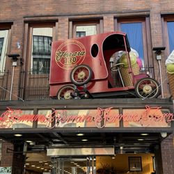 NYC Tours - Ferrara's Ice Cream shoppe