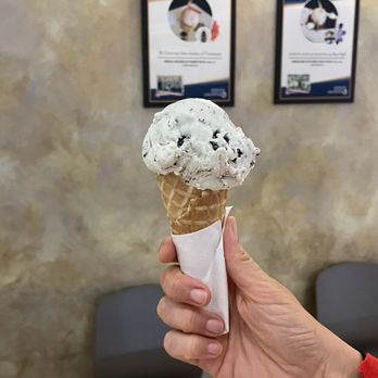 D'oro Gelato e Caffè - Single scoop ($7.00); after 8 - Ice Cream & Frozen Yogurt Near Me - Vancouver, British Columbia D'oro Gelato e Caffè - Single scoop ($7.00); after 8 - Ice Cream & Frozen Yogurt Near Me - Vancouver, British Columbia