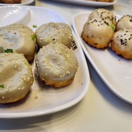Pork and shrimp fried soup bun