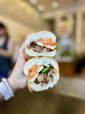 Nom Nom Bánh Mì by null