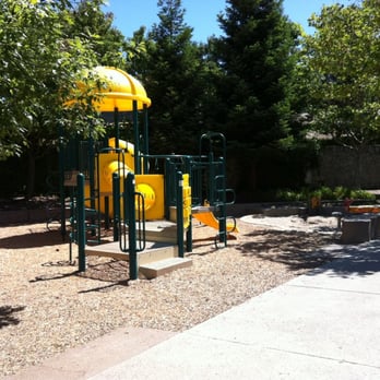 Highlands Park - Small, but clean playground - Parks Near Me - San Carlos, California Highlands Park - Small, but clean playground - Parks Near Me - San Carlos, California