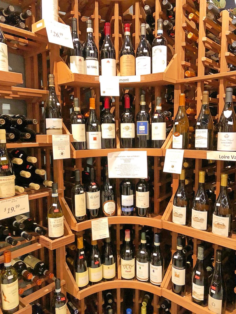 The Vintage Wine Shoppe Logo