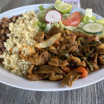 L'Roco Grill - Steak fajita with homemade tortillas (not pictured) - Salvadoran Near Me - San Jose, California L'Roco Grill - Steak fajita with homemade tortillas (not pictured) - Salvadoran Near Me - San Jose, California
