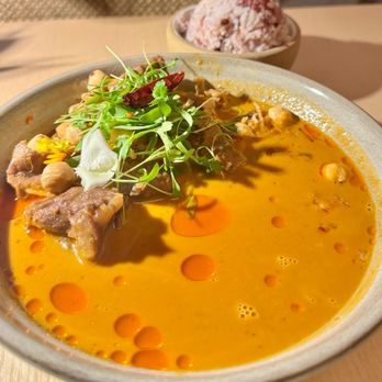 Khâluna - Massaman curry with beef short rib - Laotian Near Me - Minneapolis, Minnesota Khâluna - Massaman curry with beef short rib - Laotian Near Me - Minneapolis, Minnesota