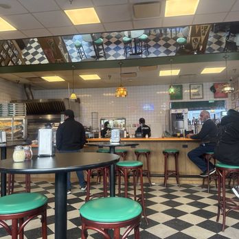 Leo's Hideout - Inside - Pizza Near Me - San Antonio, Texas