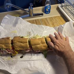 Hartford Giant Grinder - A comparison to my hand, the size of this grinder, I would definitely order it again