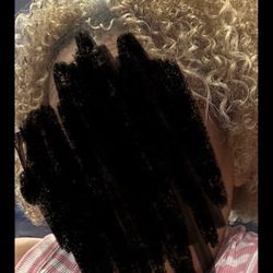 Lili's Dominican Hair Salon - This how my curls use to look like