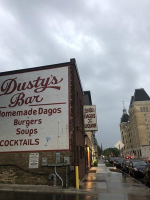 Dusty's Bar by null