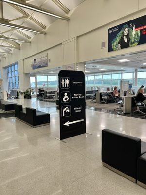Charlottesville–Albemarle Airport by null