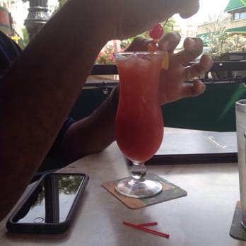 Shanahan's - Planters Punch on the patio - Cajun/Creole Near Me - Forest Park, Illinois