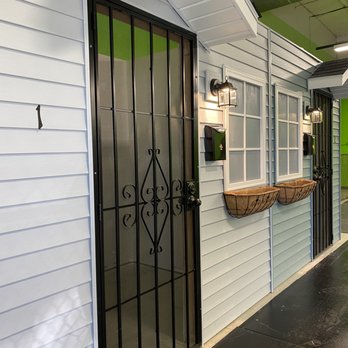 Pound Town - House Suites for Dog Boarding - Pet Adoption Near Me - Plainfield, Illinois
