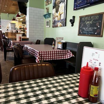 Gus's World Famous Fried Chicken - Inside - Southern Near Me - Burbank, California