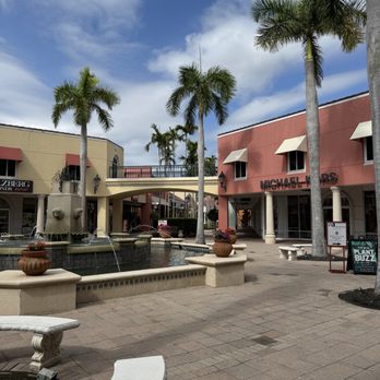 Miromar Outlets - Shopping Centers Near Me - Estero, Florida