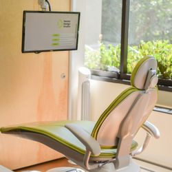 Cody Lung, DDS - Dental Design Studio - Clean, bright room