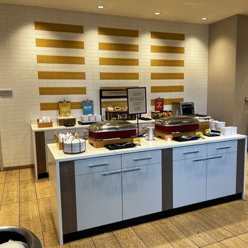 Hampton Inn - Breakfast - Hotels Near Me - San Diego, California