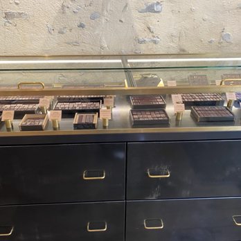 Le Chocolat Alain Ducasse - Pralines - Chocolatiers & Shops Near Me - Nice, 06